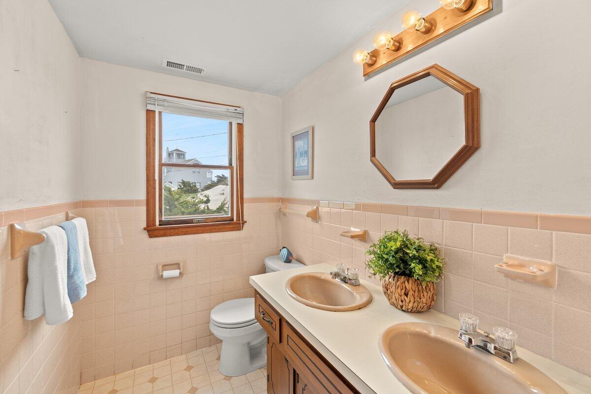 8 Babcock Lane West Dennis MA 02670