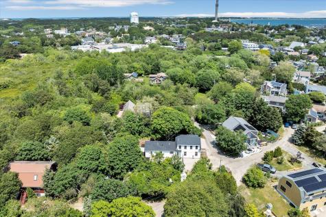 69 Pleasant Street Provincetown MA 02657