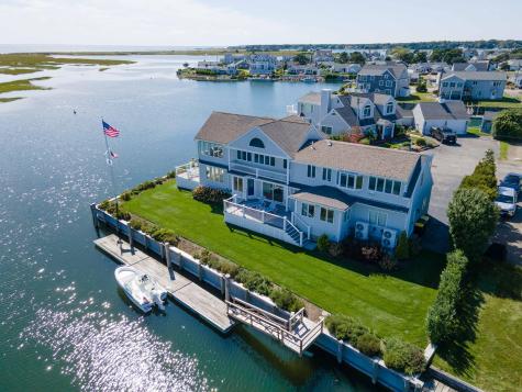 18 Wendy Way West Dennis MA 02670