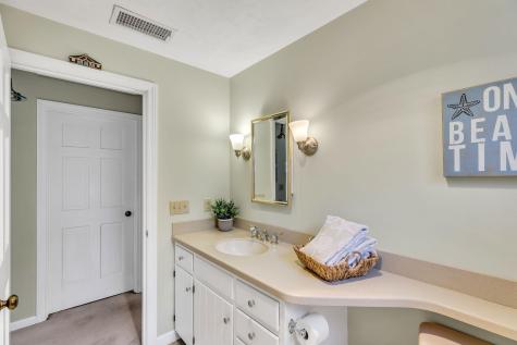 5 Quail Run Lane Sandwich MA 02537
