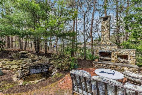 5 Quail Run Lane Sandwich MA 02537