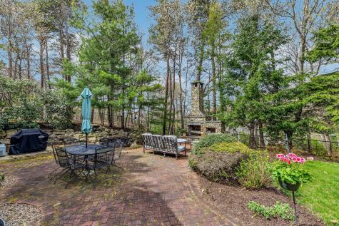 5 Quail Run Lane Sandwich MA 02537
