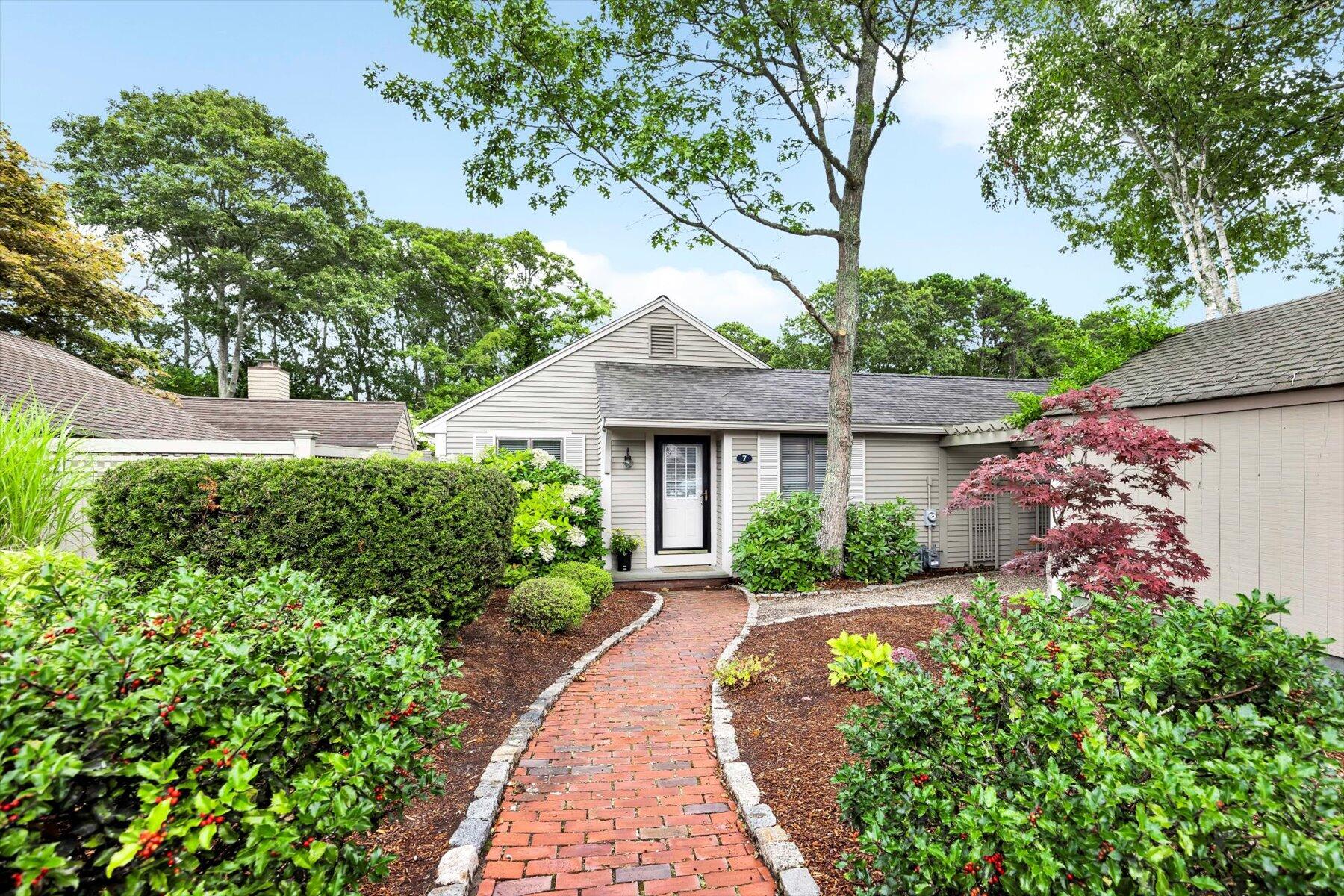 7 Brassie Way Mashpee MA 02649