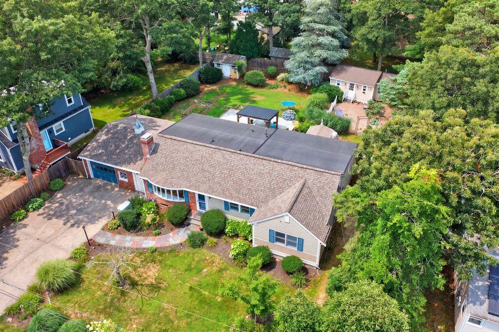 14 Veeder Drive Teaticket MA 02536