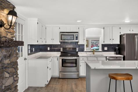 14 Veeder Drive Teaticket MA 02536