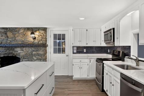 14 Veeder Drive Teaticket MA 02536
