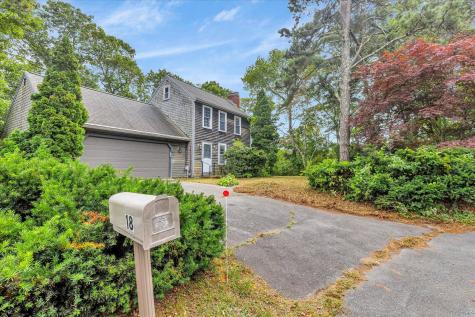 18 Treetop Lane Falmouth MA 02536
