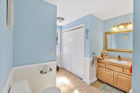 20 Windsor Way Mashpee MA 02649