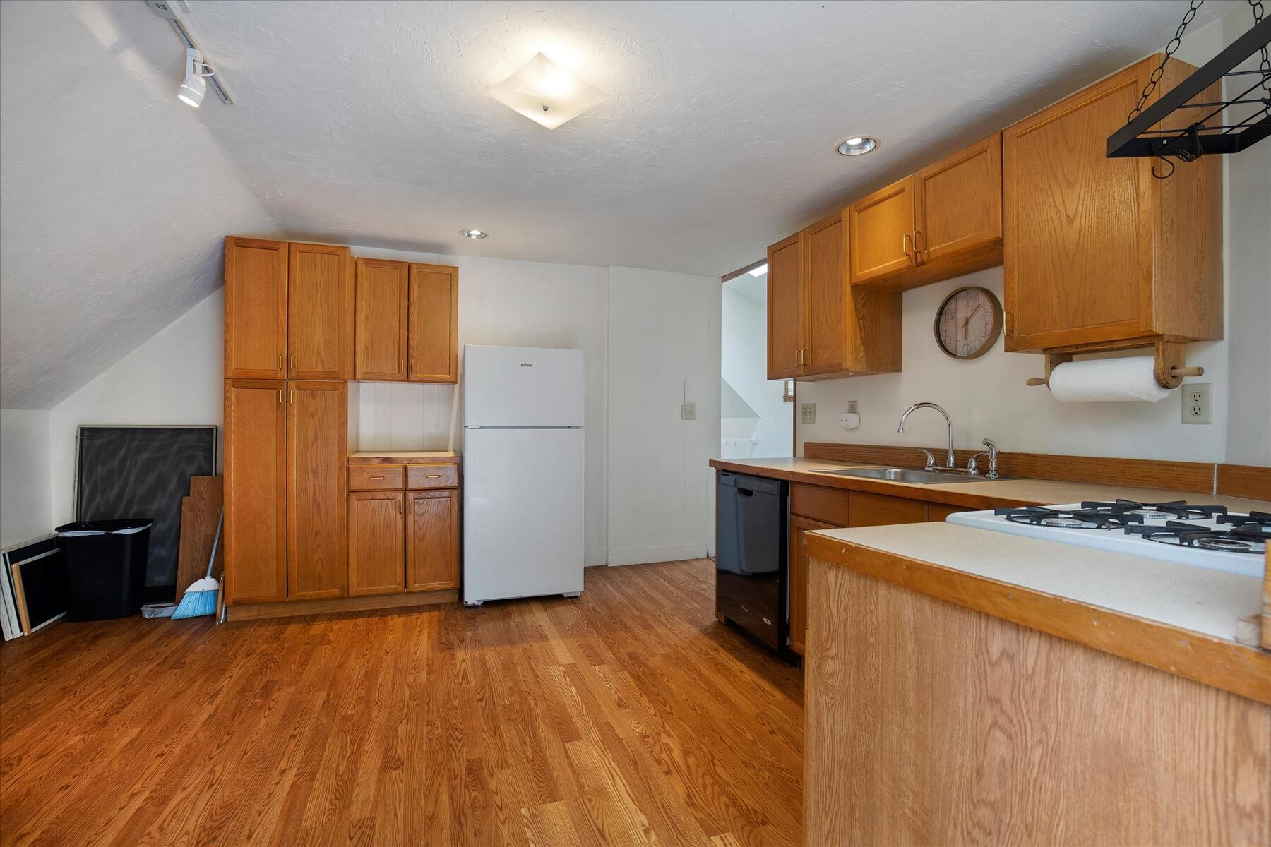 820 Ma-28 Harwich MA 02646