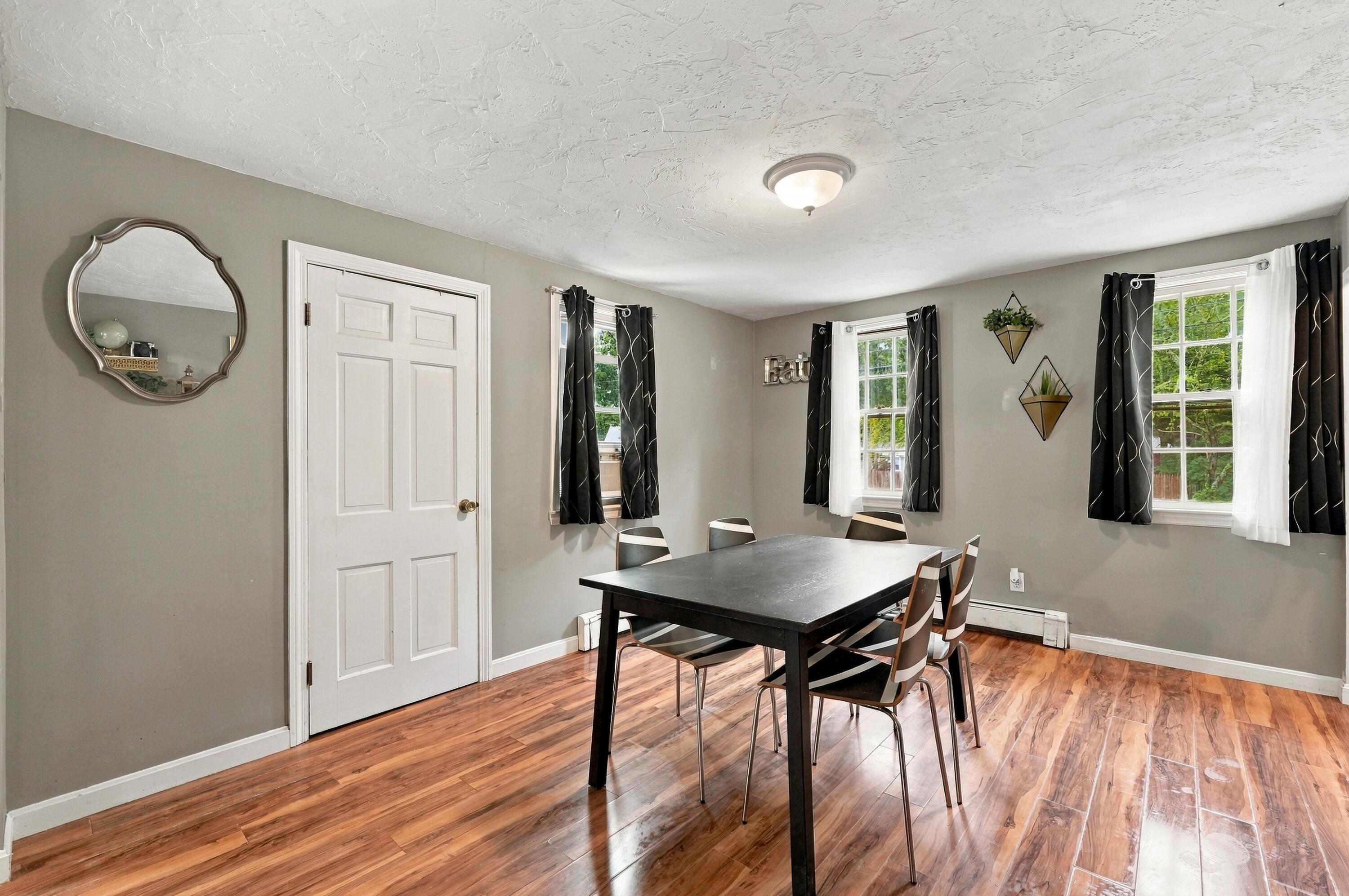 19 Louise Lane East Falmouth MA 02536