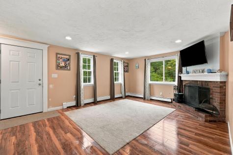 19 Louise Lane East Falmouth MA 02536
