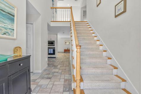 24 Bluff Avenue MA 02649