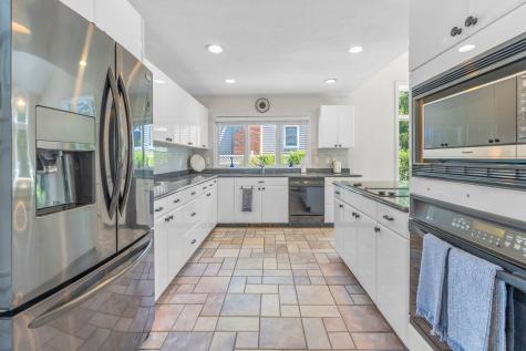 24 Bluff Avenue MA 02649