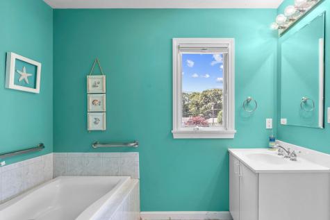 24 Bluff Avenue MA 02649