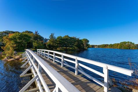 24 Bluff Avenue MA 02649