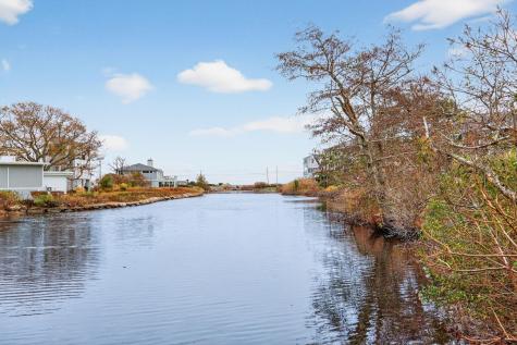 15 Hedge Lane Falmouth MA 02540