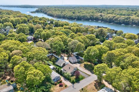 17 Suncrest Drive Falmouth MA 02536