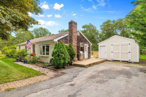 19 Essex Road Mashpee MA 02649