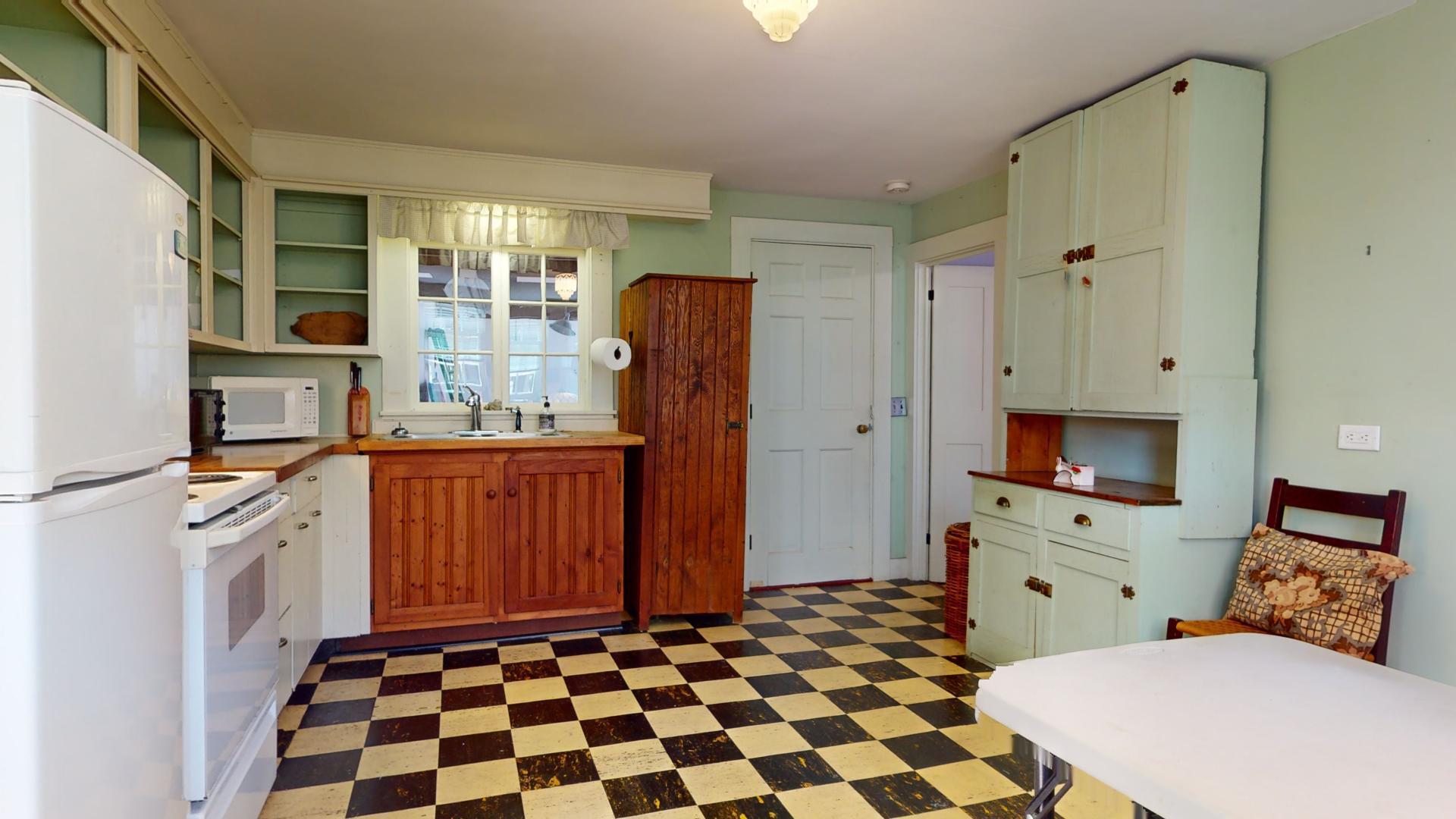 6 Lovetts Court Provincetown MA 02657