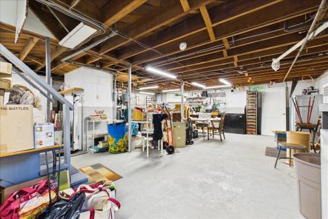1876 Phinneys Lane Barnstable MA 02630