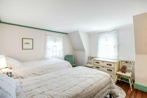 35 Grayton Avenue Barnstable MA 02647