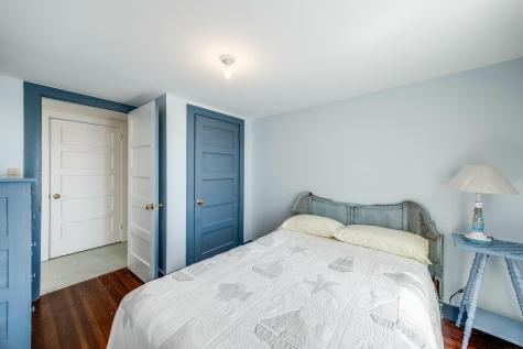 35 Grayton Avenue Barnstable MA 02647