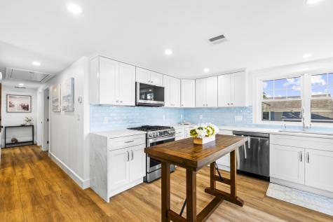 11 Palm Street Teaticket MA 02536