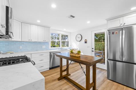 11 Palm Street Teaticket MA 02536