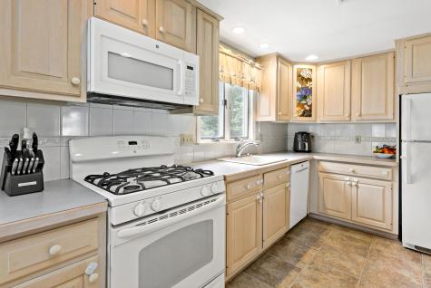 348 Prince Hinckley Road Centerville MA 02632