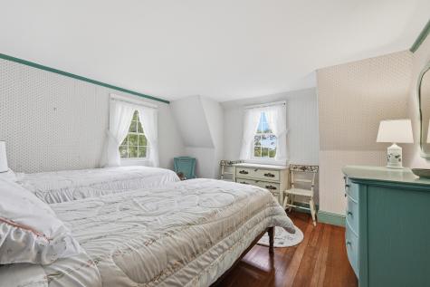 35 Grayton Avenue Barnstable MA 02647