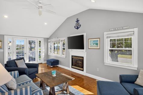 314 Maravista Avenue Teaticket MA 02536