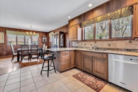 435 Acapesket Road Falmouth MA 02536