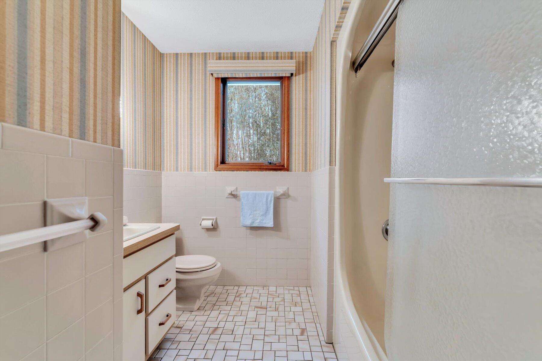 435 Acapesket Road Falmouth MA 02536