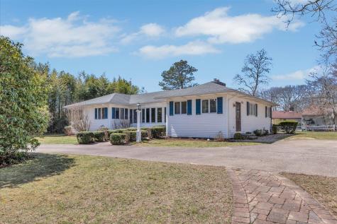 435 Acapesket Road Falmouth MA 02536