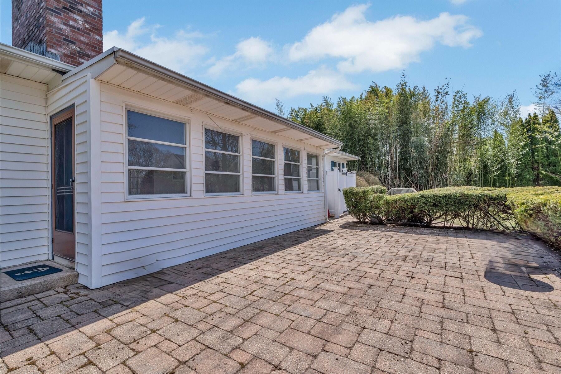 435 Acapesket Road Falmouth MA 02536