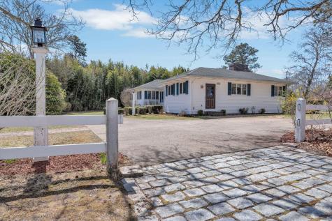 435 Acapesket Road Falmouth MA 02536