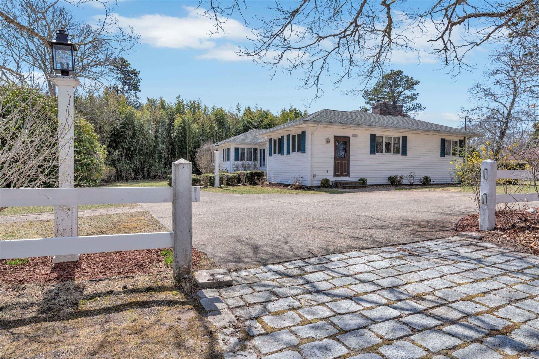 435 Acapesket Road Falmouth MA 02536