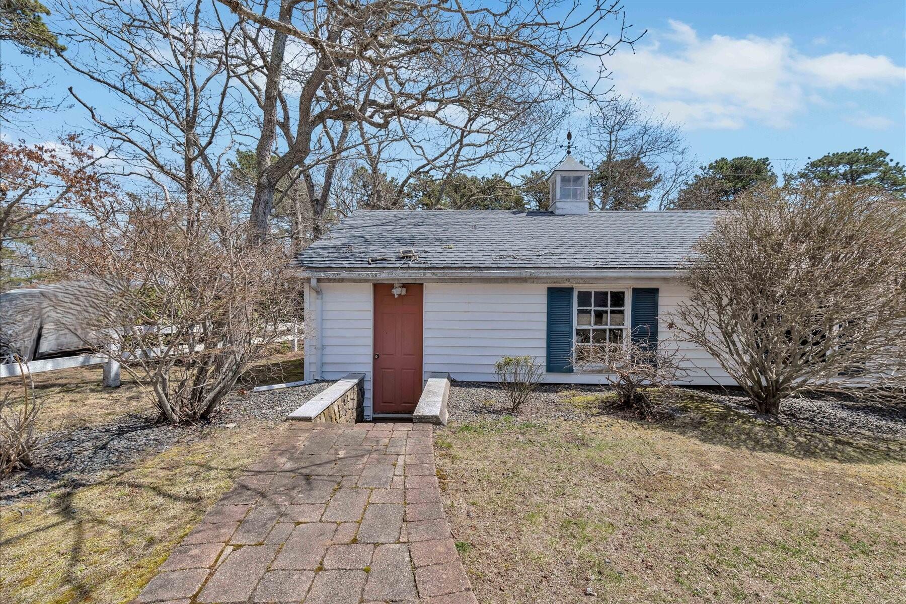 435 Acapesket Road Falmouth MA 02536