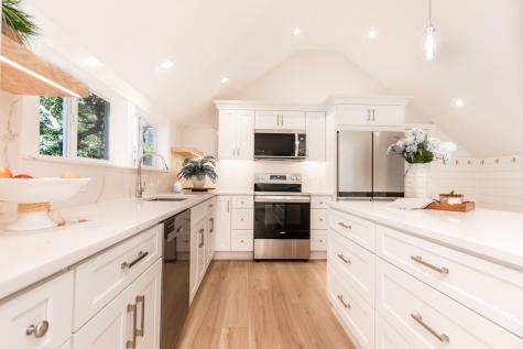 888 Phinneys Lane Centerville MA 02632