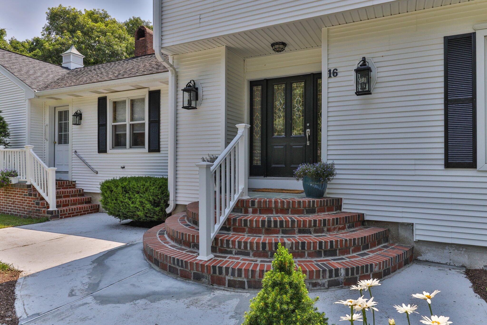 16 Robin Road Sandwich MA 02563