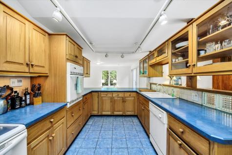 44 Nobska Road Falmouth MA 02543