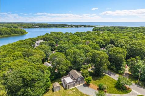 24 Captain Davis Lane Falmouth MA 02536