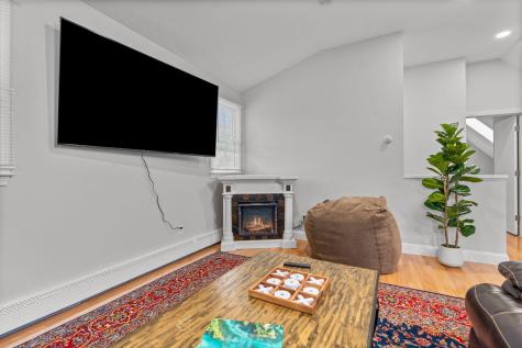 19 Moniz Way Teaticket MA 02536