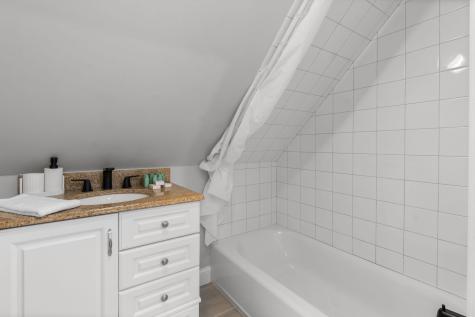 19 Moniz Way Teaticket MA 02536