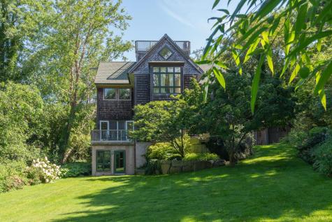 82 Harbor Hill Road Woods Hole MA 02543