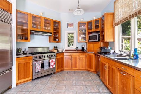 82 Harbor Hill Road Woods Hole MA 02543
