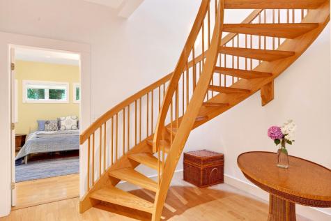 82 Harbor Hill Road Woods Hole MA 02543