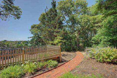 4 Maureens Way Dennis MA 02638