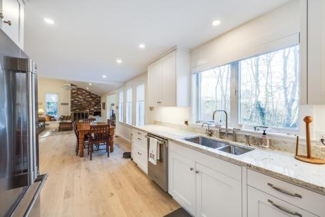 33 Fern Lane Falmouth MA 02543