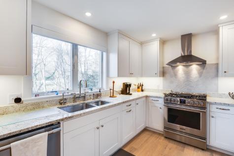 33 Fern Lane Falmouth MA 02543